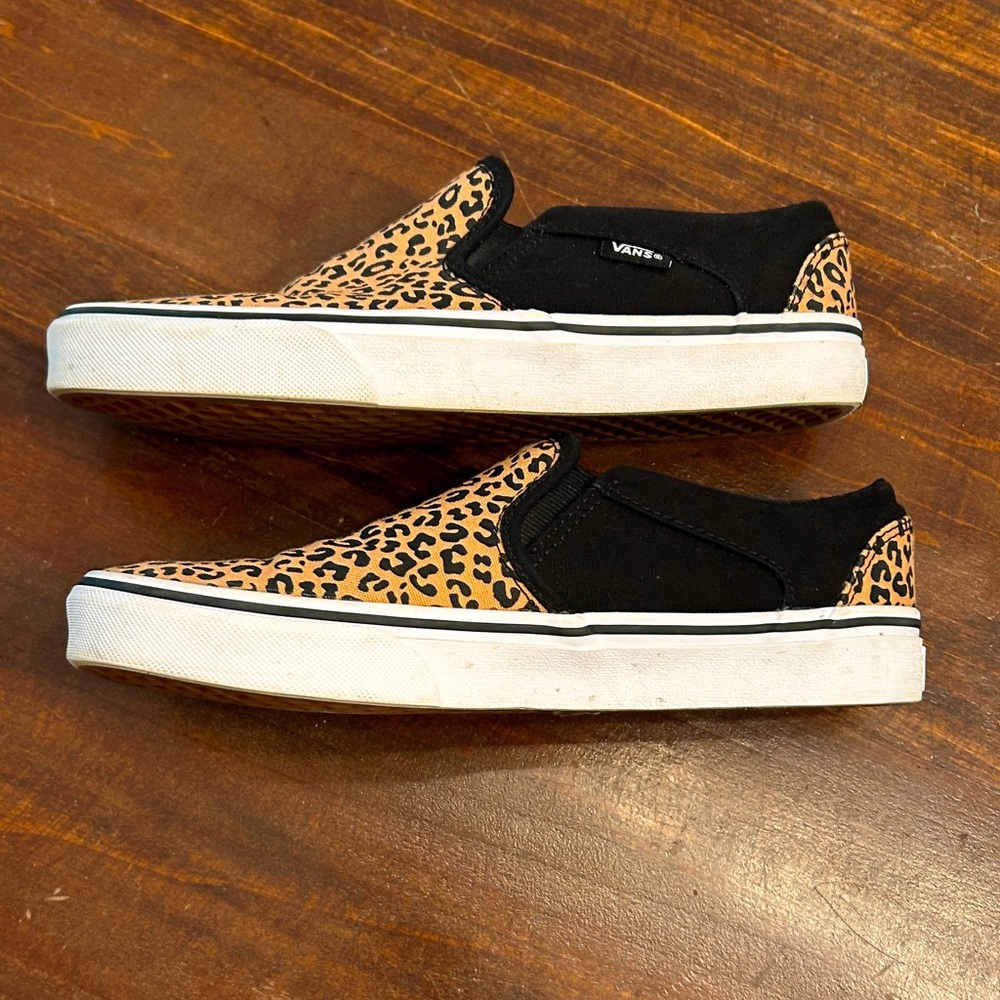 Vans Size Cheetah Print Size 8 - Picture 2 of 4